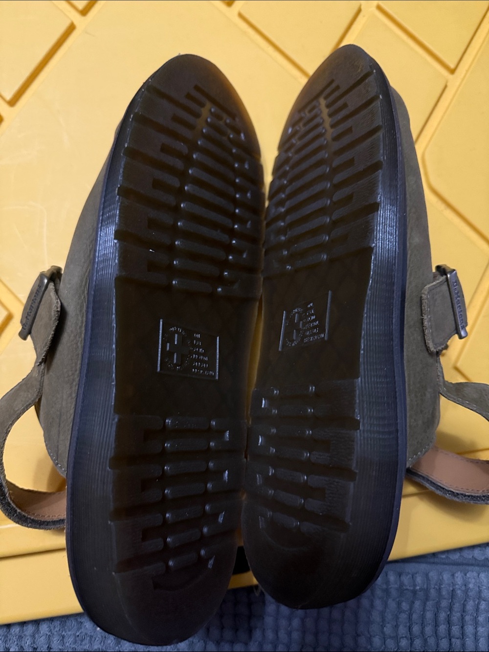 Dr Martens Jorge II tumbled leather adjustable sandals- US 11 EUC OLIVE GREEN - Picture 7 of 9